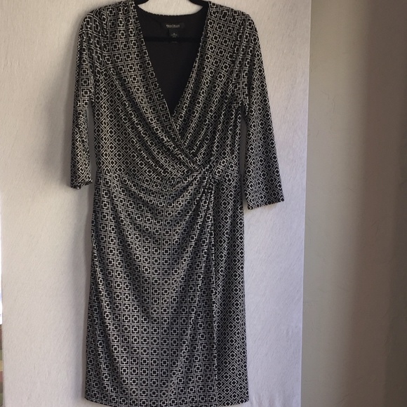 White House Black Market Dresses & Skirts - White House Black Market black/white dress with 3/4 length sleeves size 10